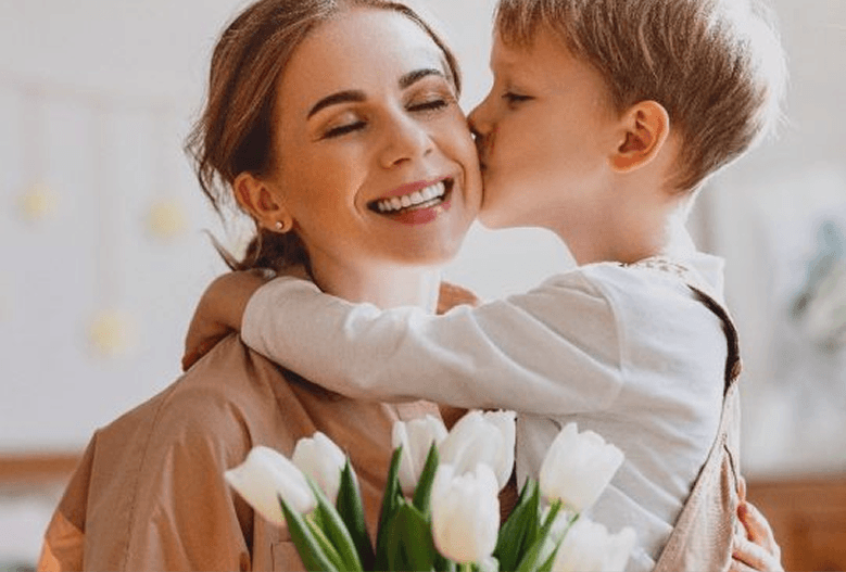 Ibu dan anak saling mendukung