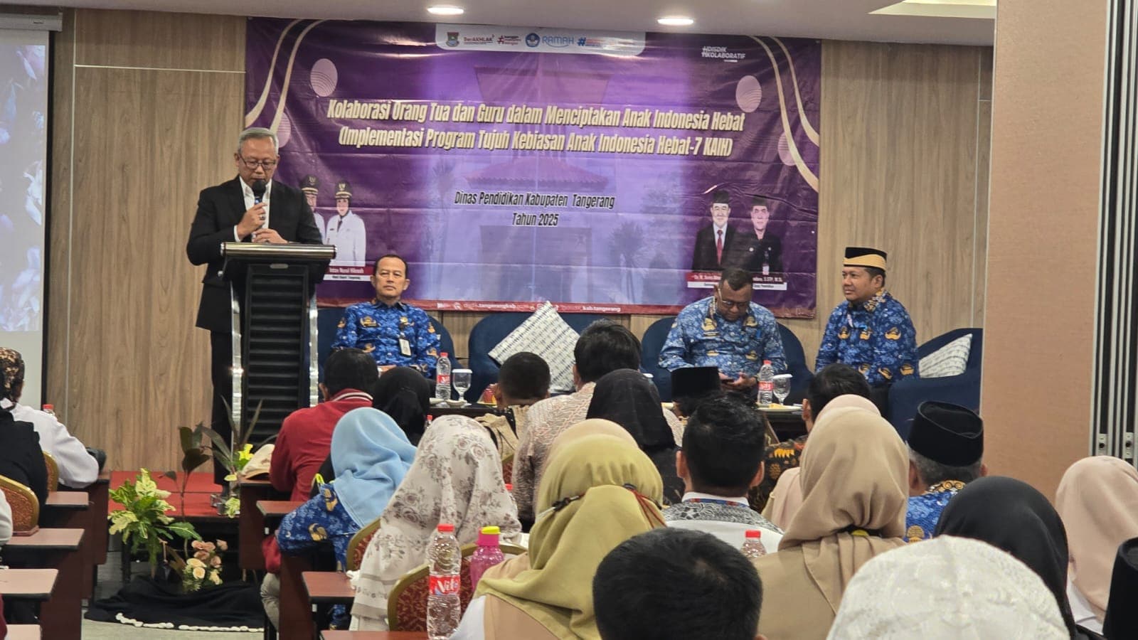 Narasumber dan peserta dalam kegiatan bersama Dinas Pendidikan Kabupaten Tangerang