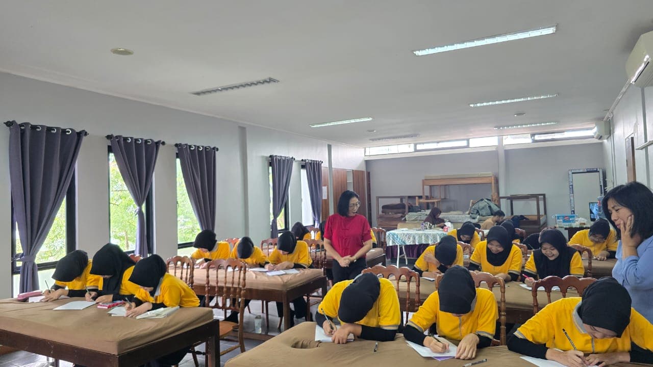 Suasana pelatihan terapis di Mom n Jo