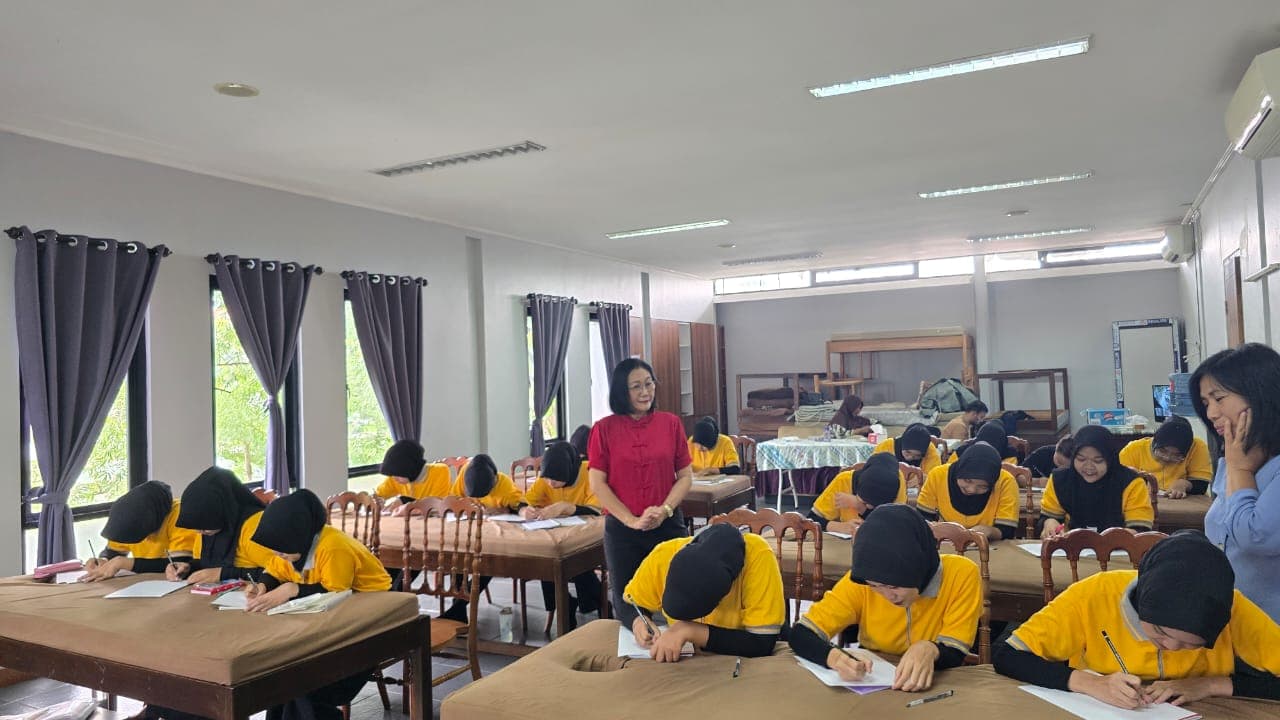 Suasana pelatihan terapis di Mom n Jo