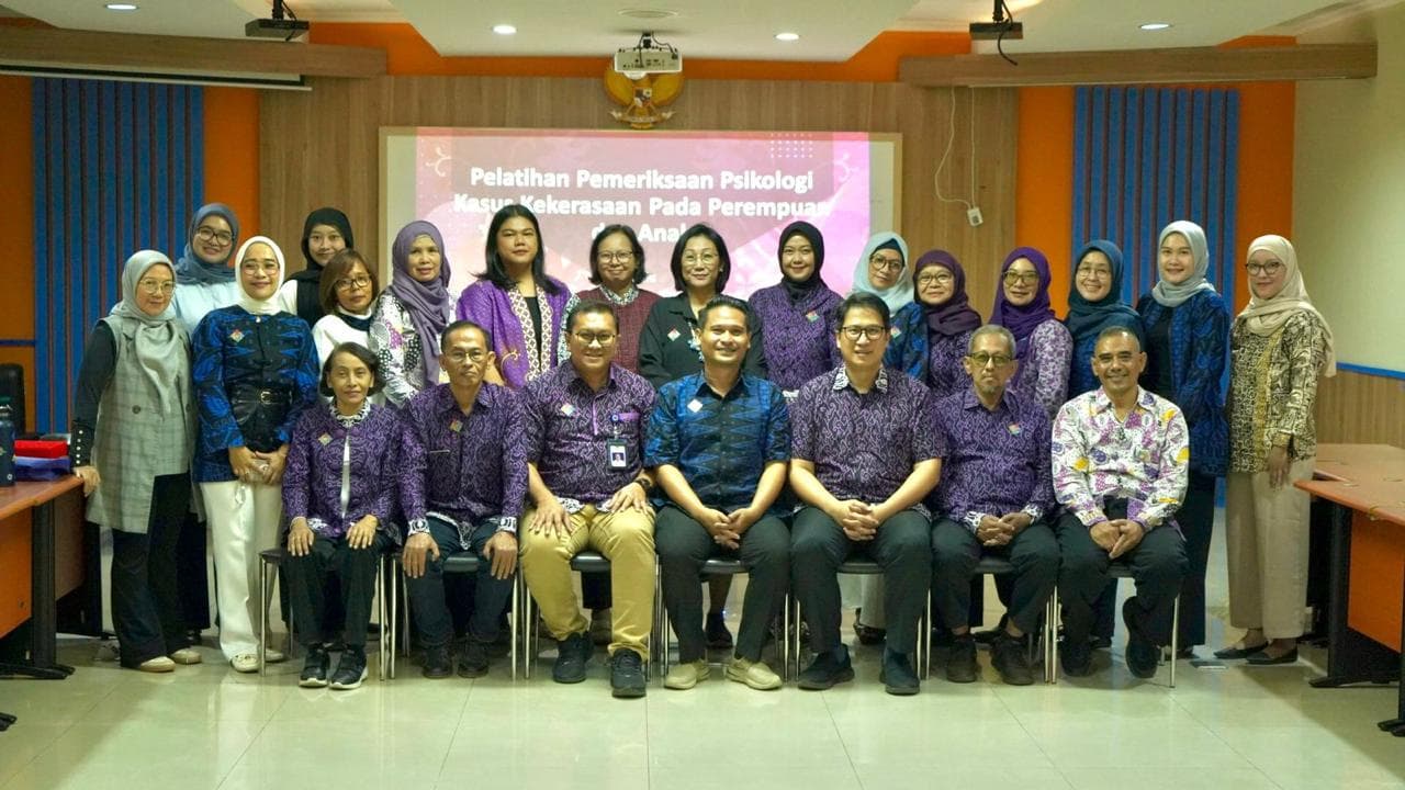 Peserta pelatihan pemeriksaan psikologi berfoto bersama